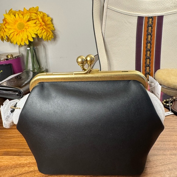 Coach Kisslock 14 in Black - Picture 2 of 5